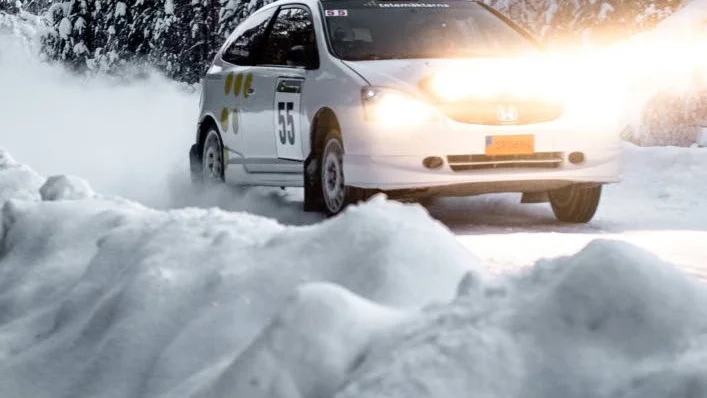 Jonas Snäll körde näst snabbast i 2WD när DM i rally drog igång.