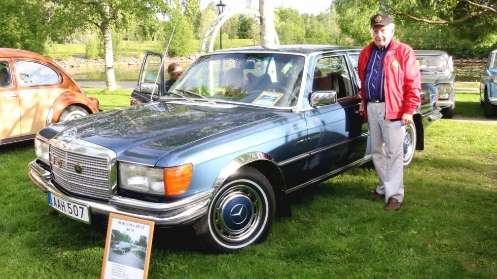 Stolt ägare till denna Mercedes Benz 280 SE från 1973 är Lennart Lindfors-Marklund. (Arkivbild)