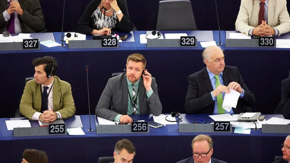 Omröstning i Europaparlamentet, Fredrick Federley (C) i mitten.
