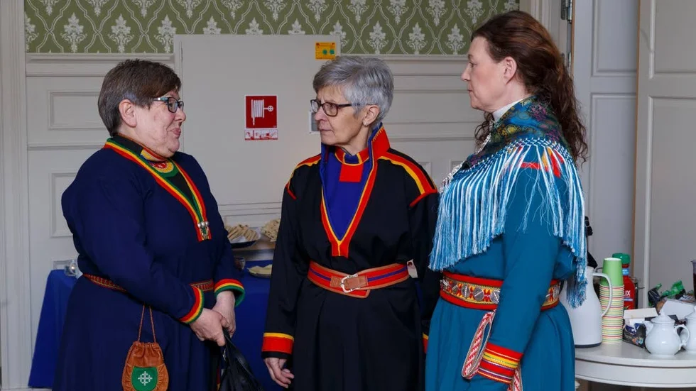 Träffades. Anna-Greta Fahlgren-Rensfeldt, Arvidsjaur, hälsade på Gudrun Marsja, Gällivare och Pia-Maria Holmgren, Luleå.