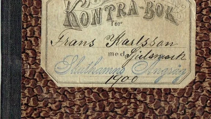Etikett. Den 117 år gamla Kontraboken från Sjulsmark.