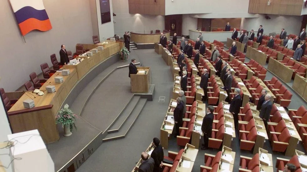DUMAN.  Den ryska duman i en tredje läsning om att rösta ja till att misshandel inom familjen i princip försvinner från brottsbalken. Human Rights Watch räknar med att 36 000 kvinnor och 26 000 barn i Ryssland möter våld i familjen varje dag.