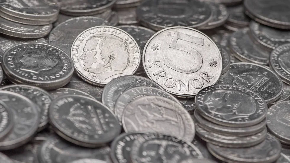 OGILTIGA. Fredag är sista dagen du kan handla med äldre 100- och 500-kronorssedlar samt enkronor, tvåkronor och femkronor.