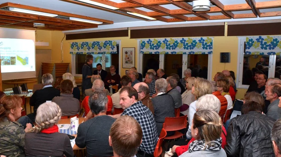 Fullsatt. Matsalen i S:t Anna skola fylldes snabbt till bristningsgränsen när återkoppling till medborgardialogen skedde på måndagskvällen.