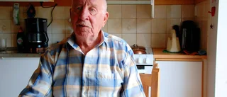 Han känner sig låst och nere utan permobil