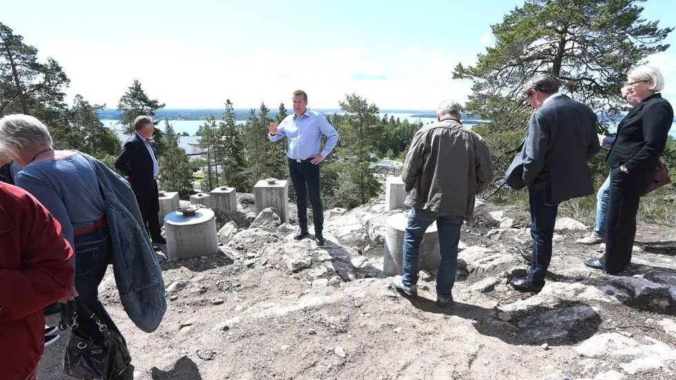 Högsta punkten. Kolmårdens vd Mats Olsson på syn med mark- och miljödomstolen. Till höger rättens ordförande Lena Pettersson.