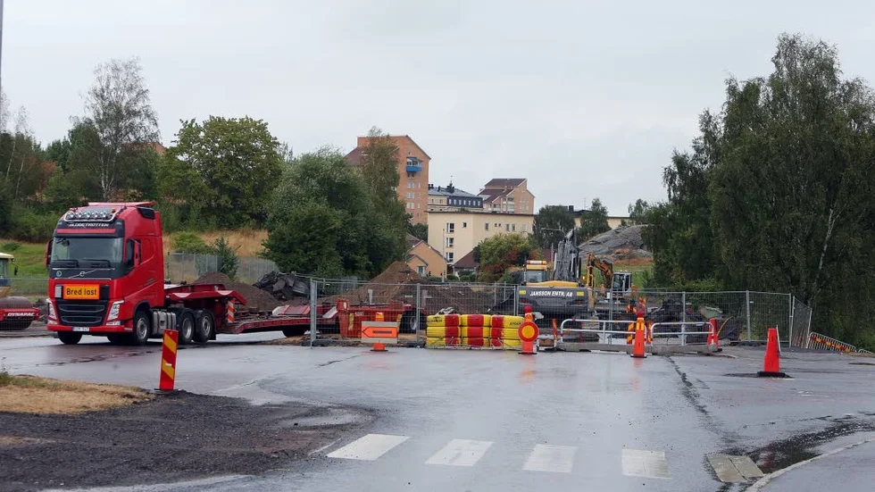Byggs om. Skarphagsleden byggs om just nu, för att bli trafiksäkrare.