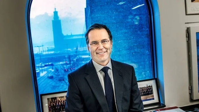 Om Anders Borg verkligen anser att bankerna måste sänka sina vinstkrav för att klara framtida påfrestningar så borde han se till att så sker lagstiftningsvägen.