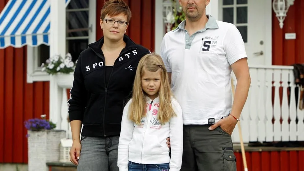 Elin Lindkvist med dottern Alva Lindkvist och sambon Håkan Stenberg.