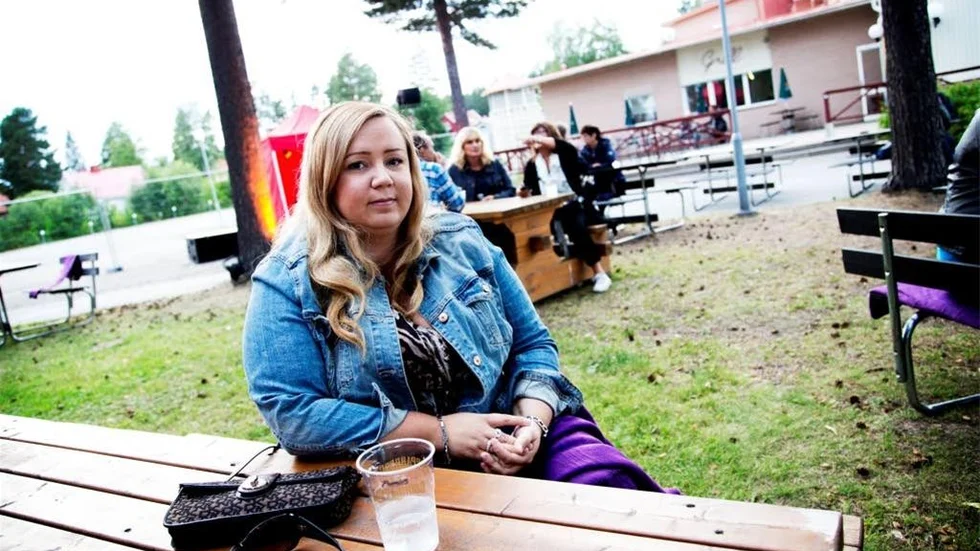 Pitestudenten och Skelleftebon Charlotta Enqvist är här med sin pappa som fick biljett till kvällens konsert i födelsedagspresent. Hon gillar Mando Diaos senaste skiva och tycker att det är bra att de tar upp det svenska kulturarvet.