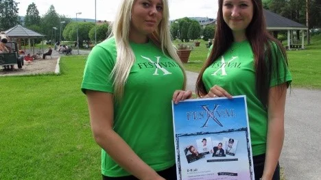 De tre 17-åringarna bakom Festival X, här representerade av Moa Ahlgren Brynolfsson (till vänster) och Jennifer Markström, är också bland de nominerade till årets Norrmejerierstipendium.