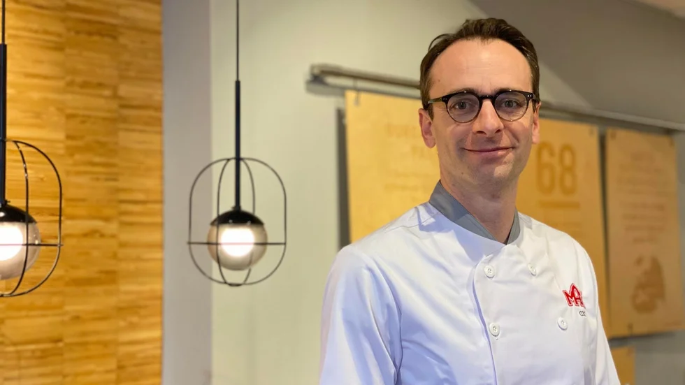 Martin Oppenheimer inledde sin anställning med en burgarturné.