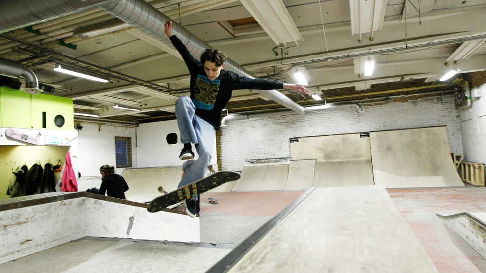Denys Dranyk såg några som körde skateboard när han sju år gammal och på väg till en galleria tillsamans med hans mormor. Han tyckte det såg häftigt ut och därefter dröjde det inte länge förrän han köpte sin första bräda. 