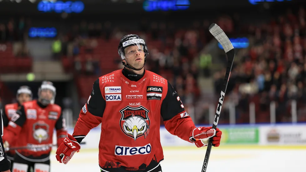 Centern Carl Söderberg satte två mål när SHL-jumbon Malmö slog tabelltrean Färjestad med 4–0 i Malmö arena.