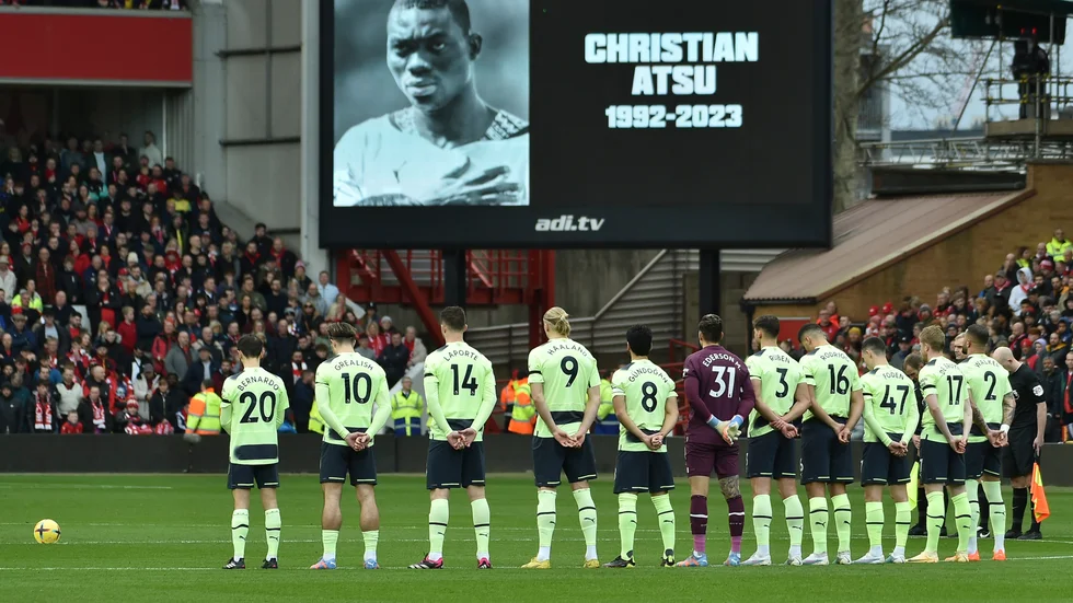 Christian Atsu hyllades i England.