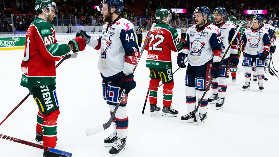 Jonas Junland deppar och tackar Frölundas Petteri Lindbohm.
