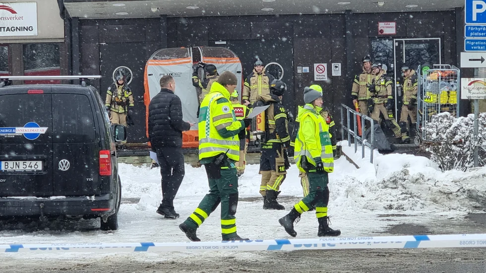Ambulanser skickades till Migrationsverket efter larmet på fredagsförmiddagen.