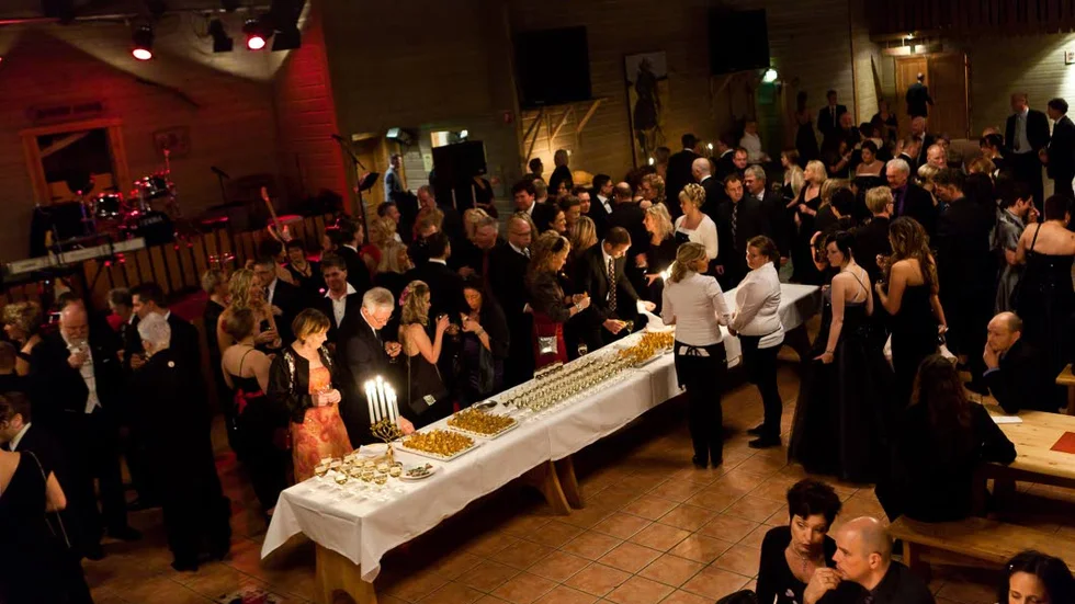 Så här såg det ut på galan 2010. Chamagnemingel i Rawhide Saloon, inför den sjunde näringslivsgalan i Boden.