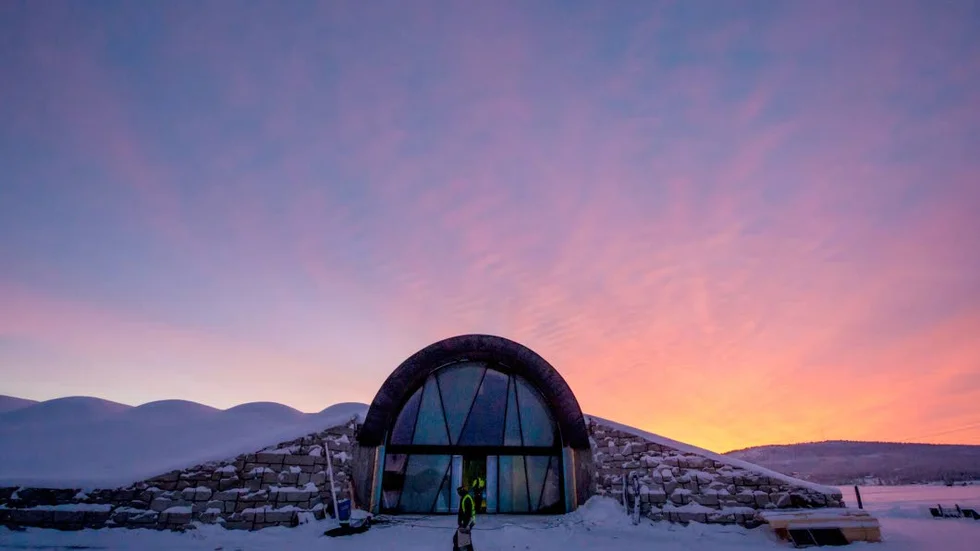 ISHOTELL. Idag invigs Ishotellets storsatsning Icehotel 365. Efter fem månader av byggnationer kan man inviga det nya året-runt hotellet i Jukkasjärvi.