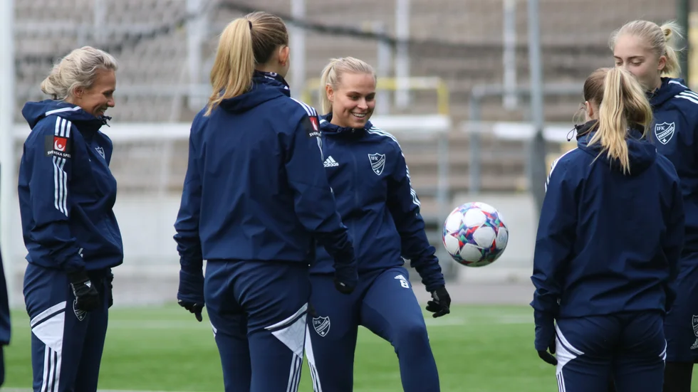 Molly Wiklander presenterade sig illa kvickt för Sundsvalls DFF.