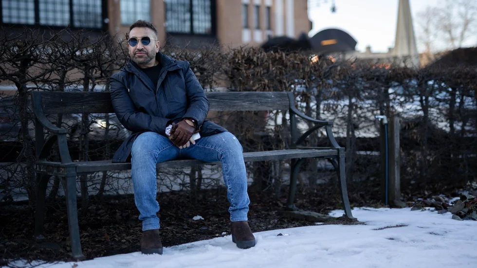 Adam El Chaabi har haft uppdrag som familjehem åt Tris och Madickengården och hävdar att han blivit lurad på ersättning. "Jag ska ha tillbaka mina pengar", säger han. Till Adam har Tris bestridit kraven, men de vill inte svara på UNT:s frågor om fallet.