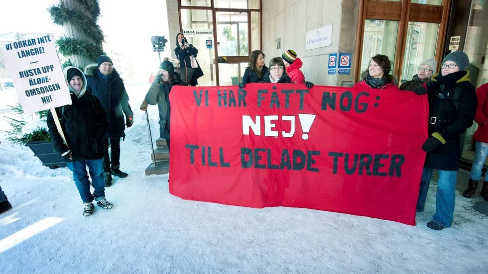 LÅNGBÄNK. Kritiken mot de delade turerna har funnits i flera år. Rättvisepartiet Socialisterna har ofta varit aktiva med protester, tillsammans med personal från socialförvaltningen.