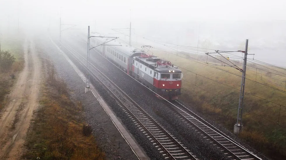 Försening. En ny kustjärnväg mellan Umeå och Haparanda är viktig för basindustrin och för möjligheterna att arbetspendla. Vallöftet från Socialdemokraterna om byggstart för projektet under den här mandatperioden ser nu ut att brytas.
