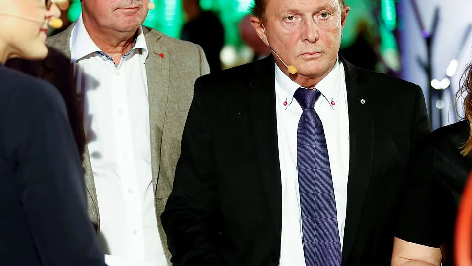 Maktkamp. På tisdag klockan 10.00 fortsätter landstingsfullmäktige. Då avgörs striden mellan Kent Ögren (S) och Kenneth Backgård (NS).