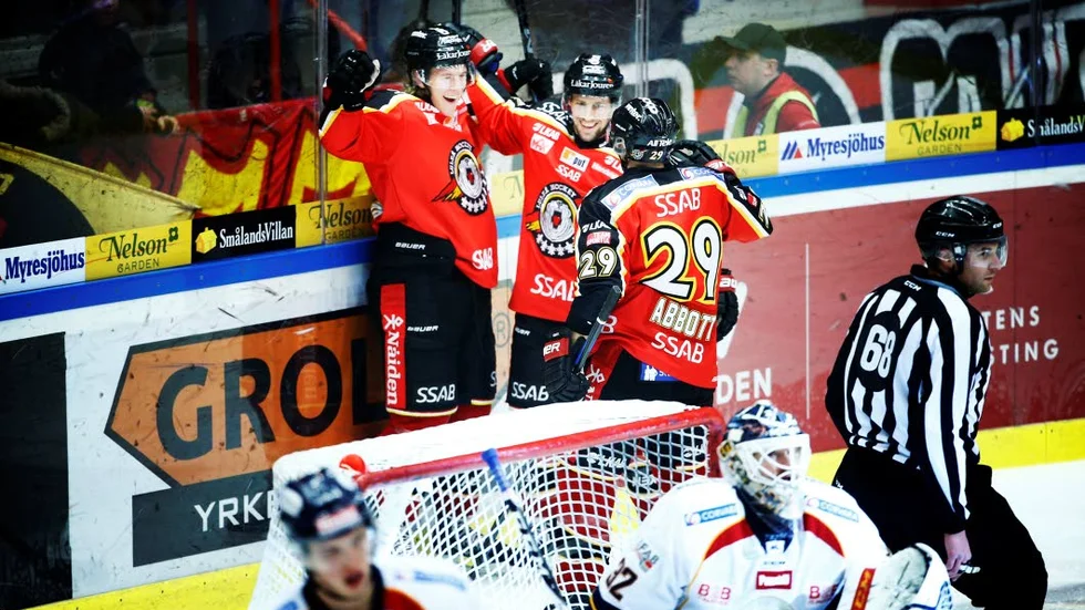 Jubel. Luleå Hockey tog sin tredje raka seger när Djurgården besegrades med 3–1 på hemmaplan. Därmed blev det glädjescener i årets sista match. Nästa match spelas borta mot HV71 på lördag.