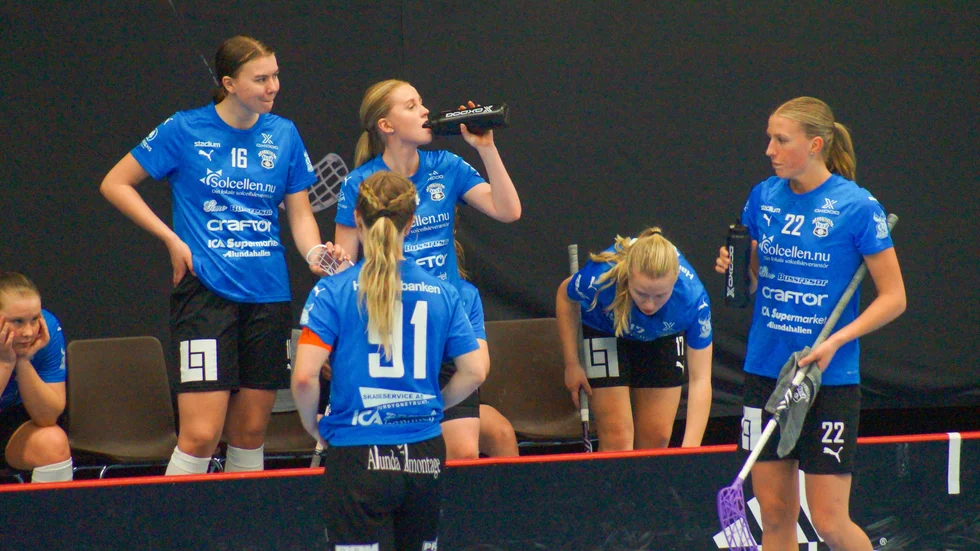 Alunda deppar efter slutsignalen mot AIK. 