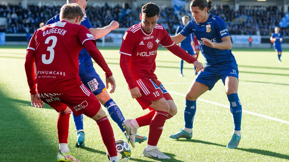 Vito Hammershoj-Mistrati tvingades kliva av mot IFK Göteborg efter att ha fått en boll i huvudet och fanns inte med när IFK Norrköping tränade på onsdagen.