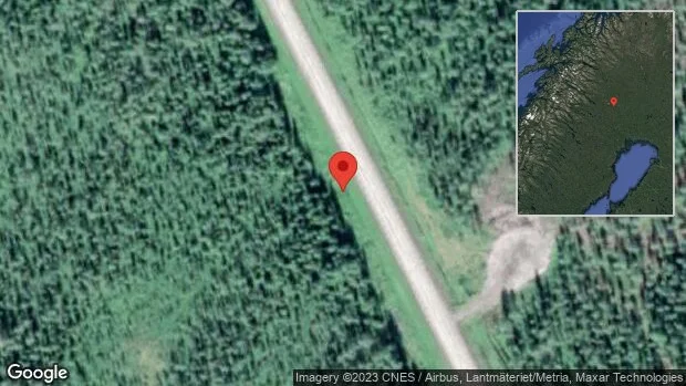 En lastbil i singelolycka på E10