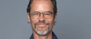 Guy Pearce ber om ursäkt för transfråga
