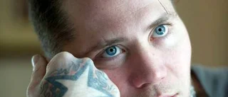 Brolle bjuder in politiker på sin turné