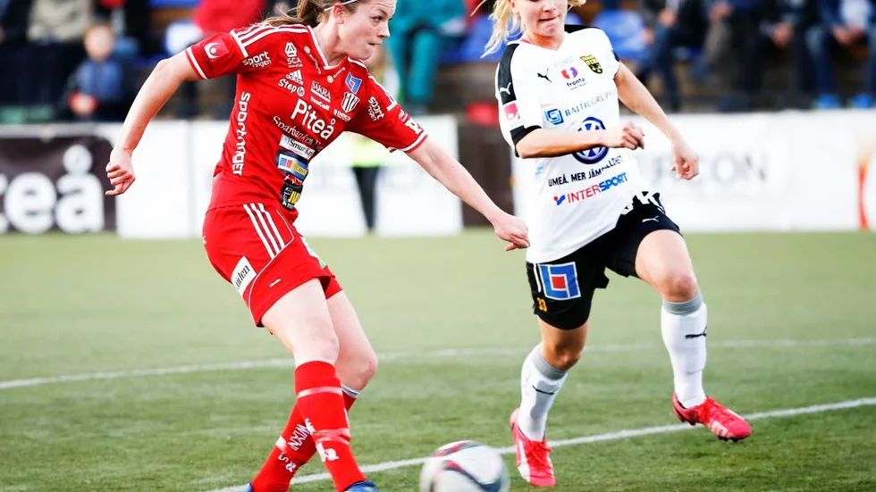 Succé. Pauline Hammarlund har gjort fem mål på sju matcher och är bästa svenska i skytteligan. Trots det är hon inte besviken över att få nobben av förbundskapten             Pia Sundhage.