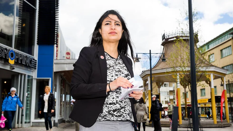 KAMPANJAR. Nooshi Dadgostar, vänsterpartiets bostadspolitiska                             talesperson, är emot den planerade försäljningen av Lulebos fastigheter. Hon tror inte att det kommer leda till ökat byggande.
