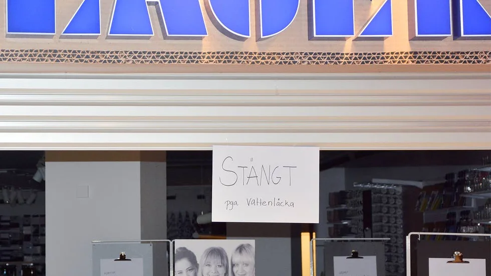 Drabbades. Inredningsbutiken på nedre plan i Strand galleria fick stänga efter måndagens skyfall.
