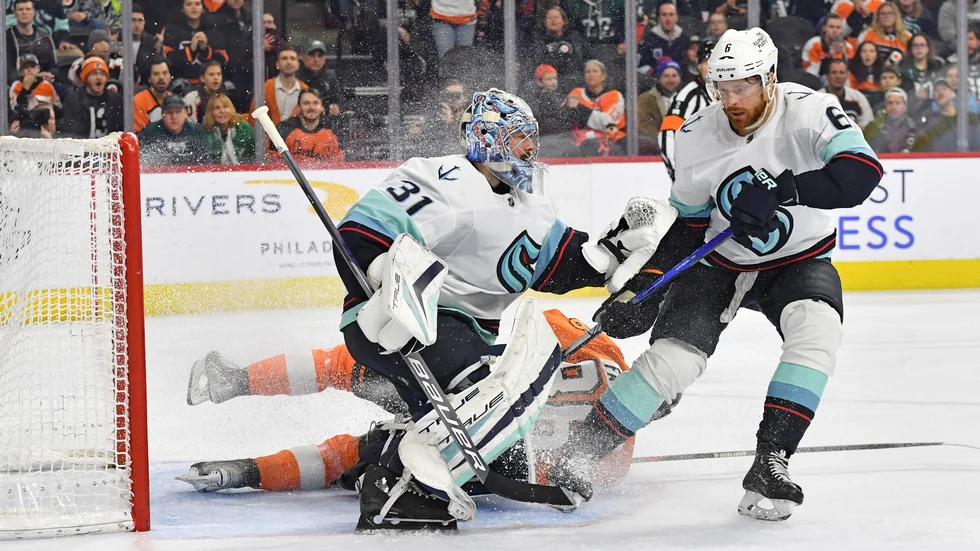 Adam Larsson stod för en assist när Seattle Kraken natten mot onsdag, svensk tid, vann med 5–3 mot St. Louis Blues. 