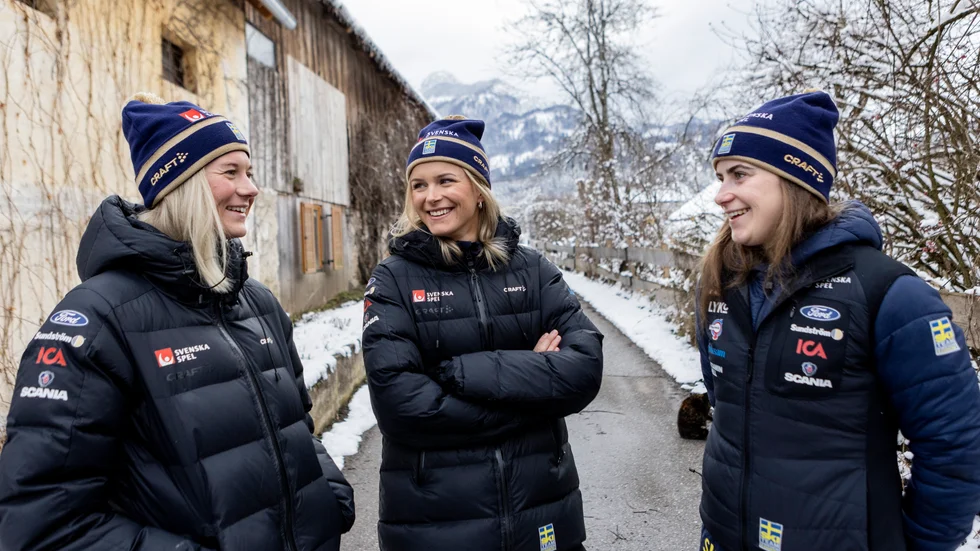 Maja Dahlqvist och Frida Karlsson är tillbaka i skidlandslaget. Det innebär att de kommer att försäsongsträna med bland andra Ebba Andersson (till höger). Arkivbild.