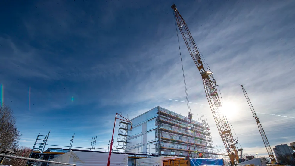 Insändarskribenten ifrågasätter om det är byggbolagen eller politikerna som beslutar om arkitekturen på nybyggen i Nyköping. Arkivbild