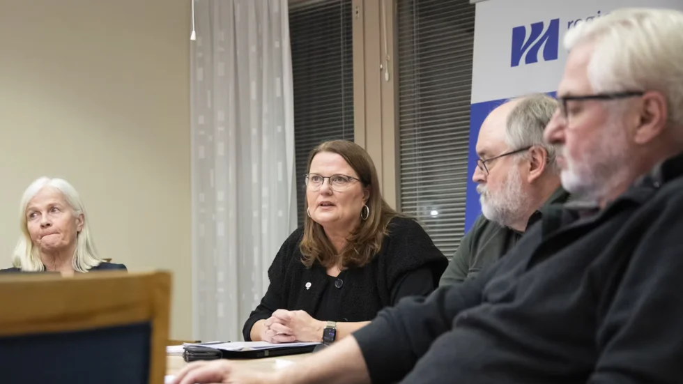 Det är inte bestämt än under hur lång tid det upphandlade bolaget ska bemanna förlossningsvården i Lycksele. Brita Winsa, längst till vänster i bild, säger att det bör väl vara ungefär ett år.