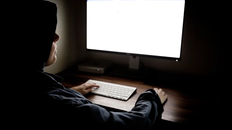 ”Bara under de senaste åren har vi sett en dramatisk ökning av högerextrema terroristattacker i västvärlden, av ensamagerande gärningsmän som har radikaliserats på nätet. Ökningen har varit flera hundra procent bara på några år och det är tydligt att sociala medier har blivit väldigt centrala i radikaliseringsprocessen”, säger Anton Törnberg.