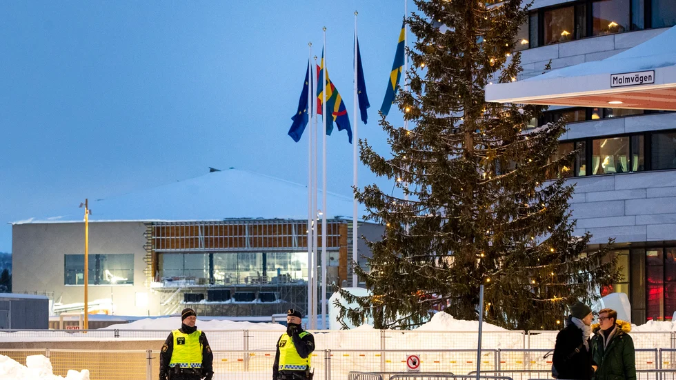 Så här såg det ut när Kiruna kommun flaggade utanför stadshuset under EU-toppmötet förra veckan.