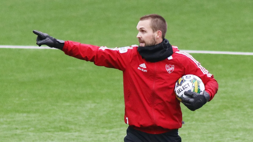 Oscar Jansson pekar ut riktningen mot cupavancemang.