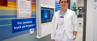Polycomkiosken tar emot patienterna på akuten – tekniska lösningen skyddar mot smitta: "Vi är jättenöjda"