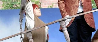 Tuffa sjörövartjejer i sommarteater