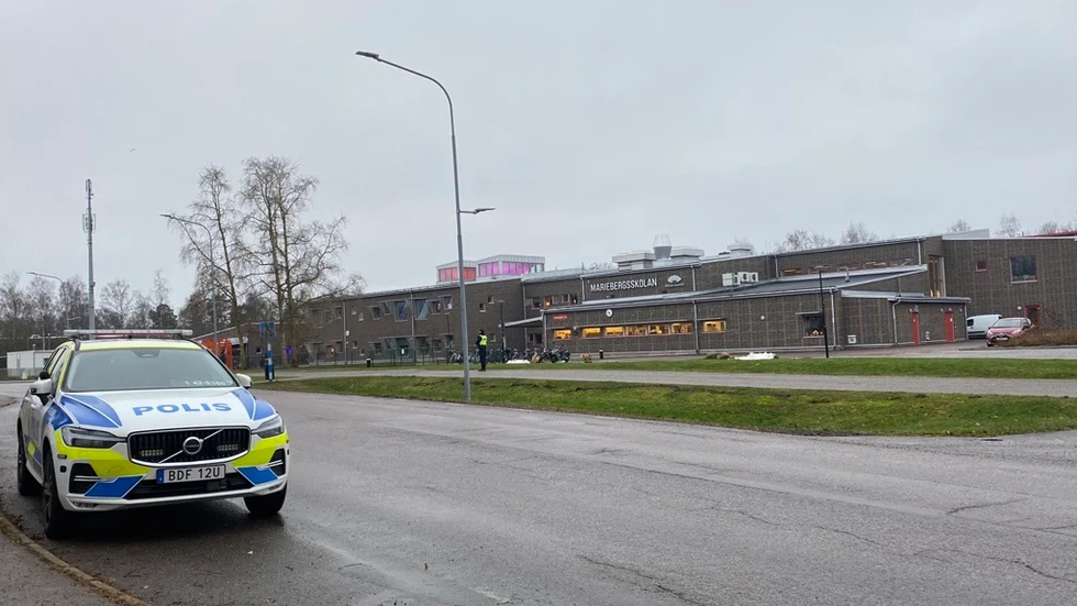 Mariebergsskolan i Motala fick utrymmas och eleverna skickades hem den 29 november. En person under 15 år tros ha mejlat bombhotet till Motala kommun. 
