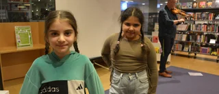 "Det bästa biblioteket som finns" • Många firade bibliotekets tioårsjubileum – men får det vara kvar? 