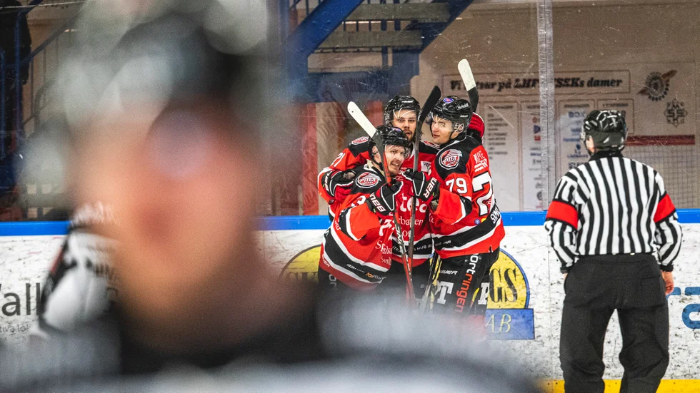 Piteå Hockey vann borta mot Strömsbro i allettan. Jesper Ylivainio, till vänster, gjorde två mål och ett assist.