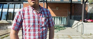 Skulden har växt - men han ger inte upp hoppet